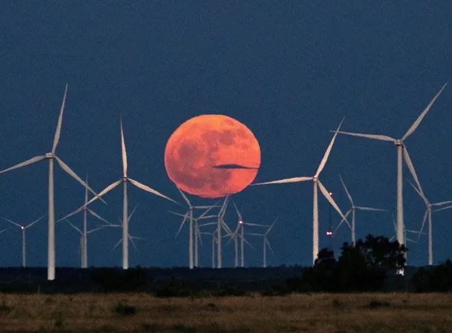 McGraw Fellow Details County-Level Efforts to Block Renewable Power for USA TODAY